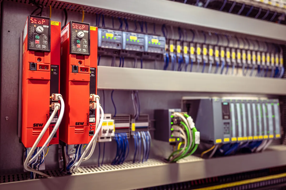 SPSynergy UG - Automatisierungs- und Industrieelektronik – Ankauf, Verkauf und Demontage -schaltschrank schütze steuerung sps schutzschalter leitungssschutz fi siemens schneider electric schalttafel sicherungsschrank