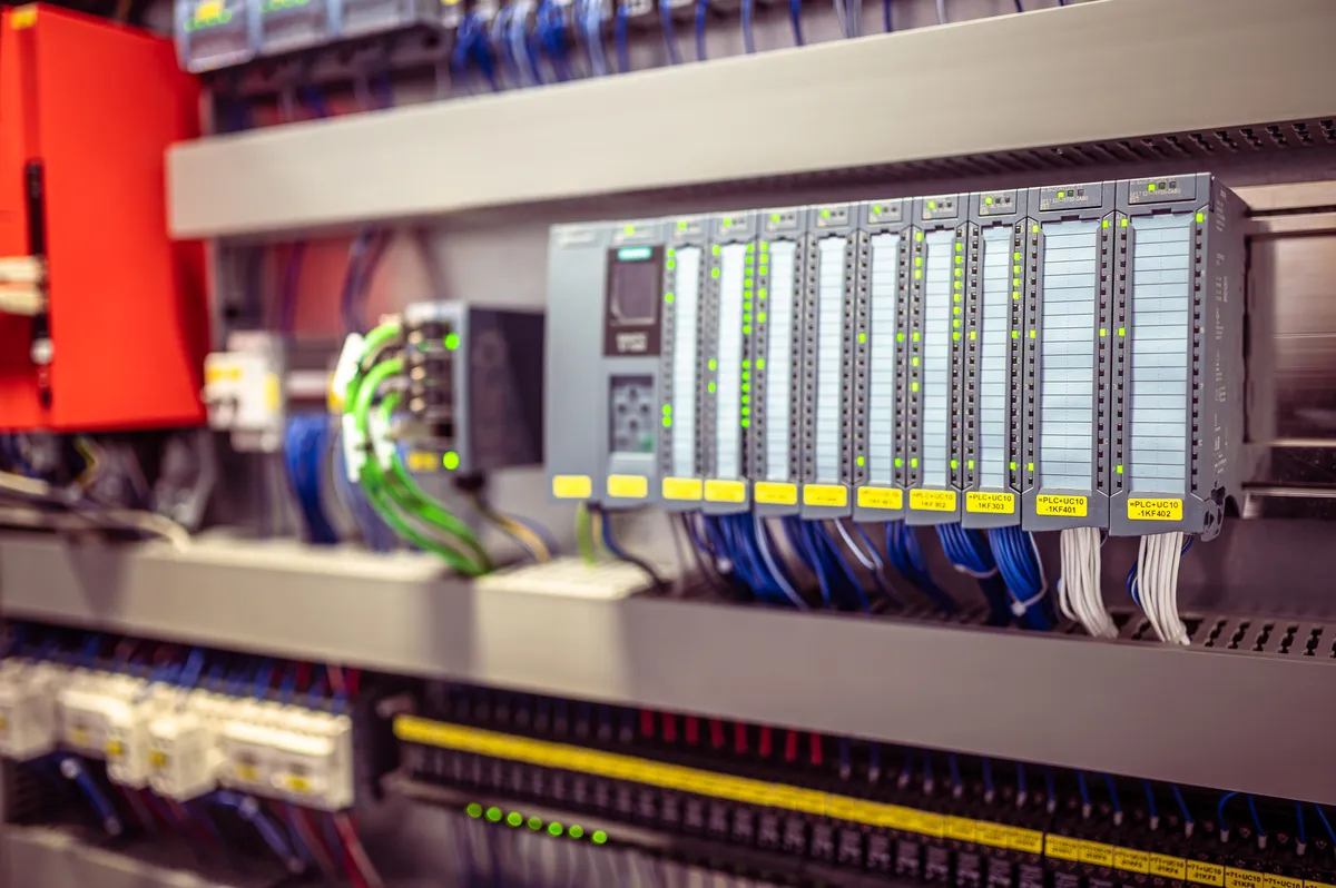 SPSynergy UG - Automatisierungs- und Industrieelektronik – Ankauf, Verkauf und Demontage - schaltschrank schütze steuerung sps schutzschalter leitungssschutz fi siemens schneider electric schalttafel sicherungsschrank